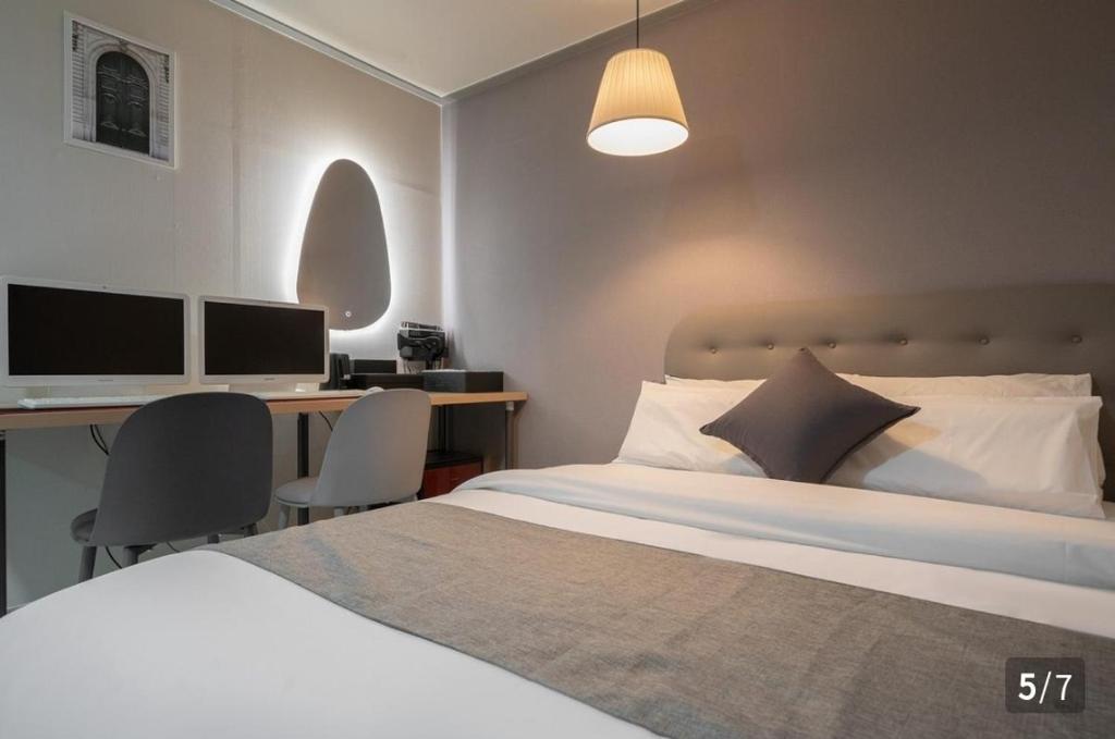 Postel nebo postele na pokoji v ubytování Ggumgguda Hotel