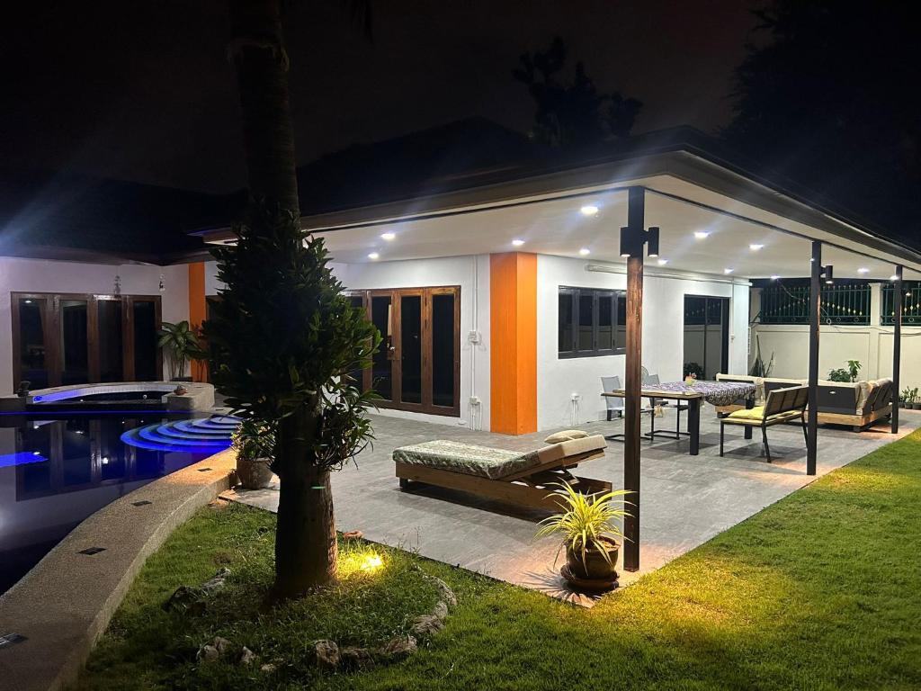 Bazén v ubytování Hua Hin Oasis nebo v jeho okolí