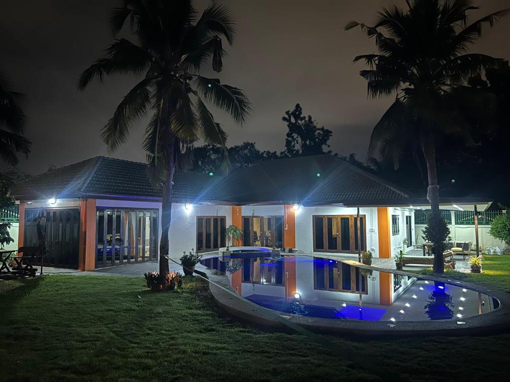 Bazén v ubytování Hua Hin Oasis nebo v jeho okolí
