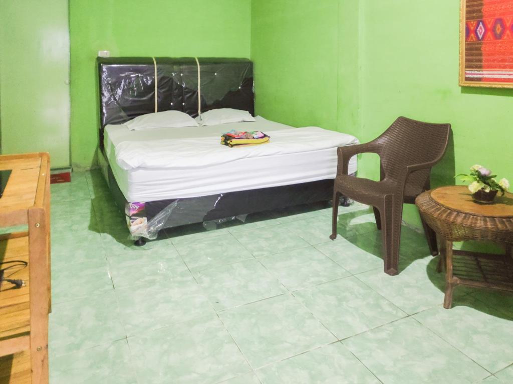RedDoorz near Pelabuhan Ajibata Parapat - Familienzimmer