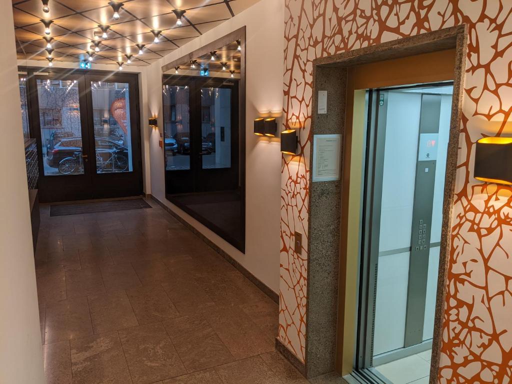 EITHER Private 2B2B OR Shared 1B1B, Luxury, Bright, Spacious - 9