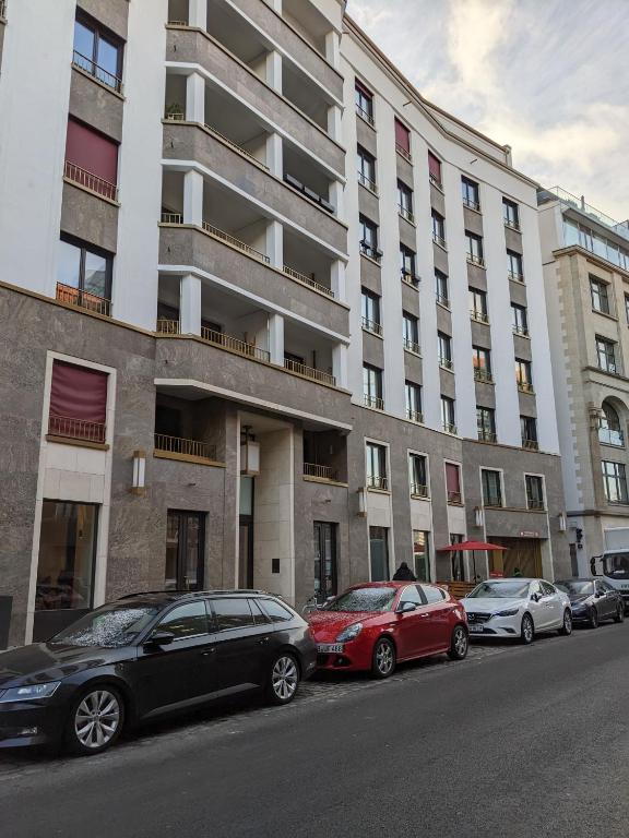 EITHER Private 2B2B OR Shared 1B1B, Luxury, Bright, Spacious - 14