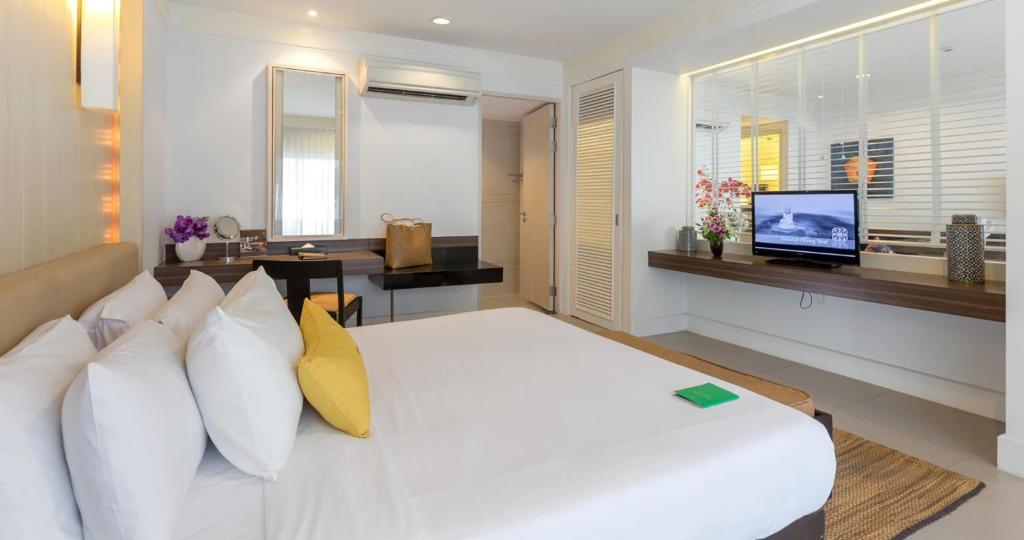 Sawaddi Patong Resort & Spa by Tolani - SHA Extra Plus - Suite