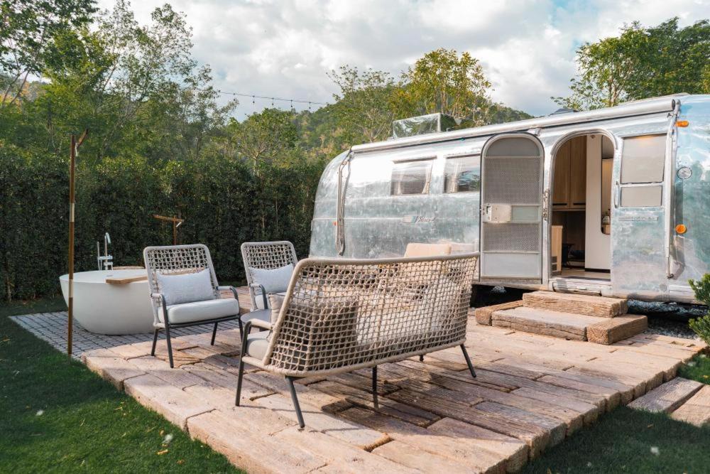 Ngon ngu noi that: Su huyen bi va Sang trong (The Inner Mystery)