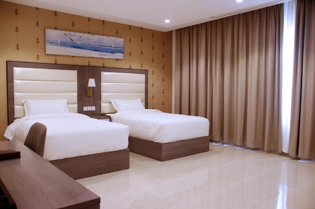 Postel nebo postele na pokoji v ubytování Wave View Hotel