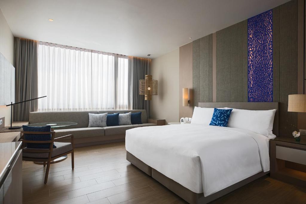 Renaissance Pattaya Resort & Spa - Guest Room