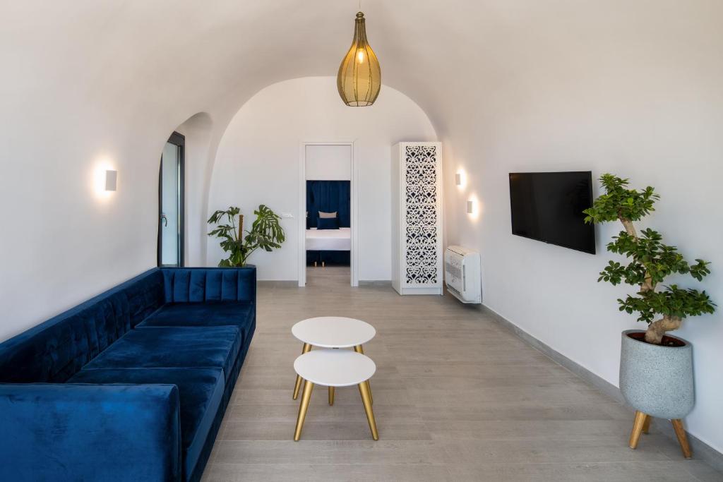 TV a/nebo společenská místnost v ubytování Palm Island Suites