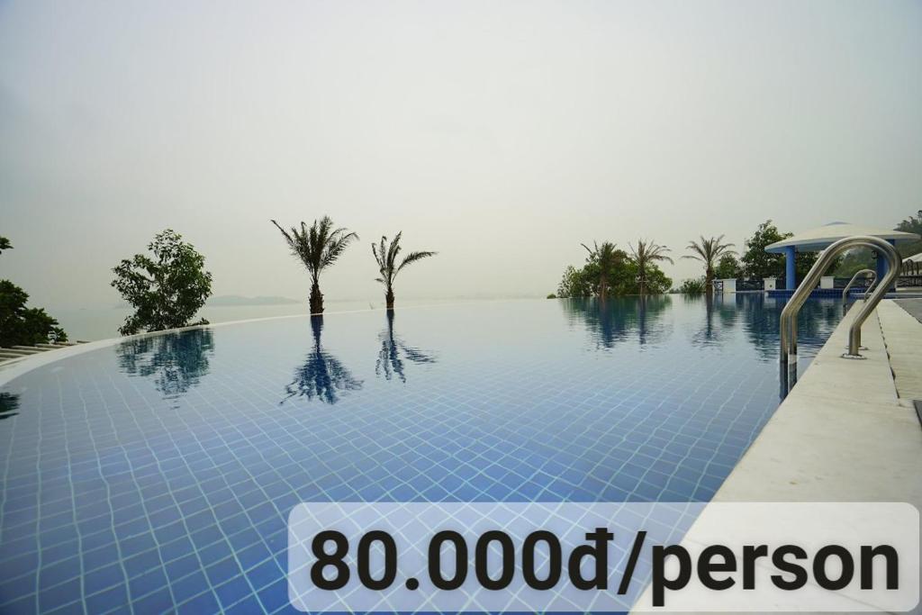 Bazén v ubytování BBQ Hostel Ha Long 2 nebo v jeho okolí