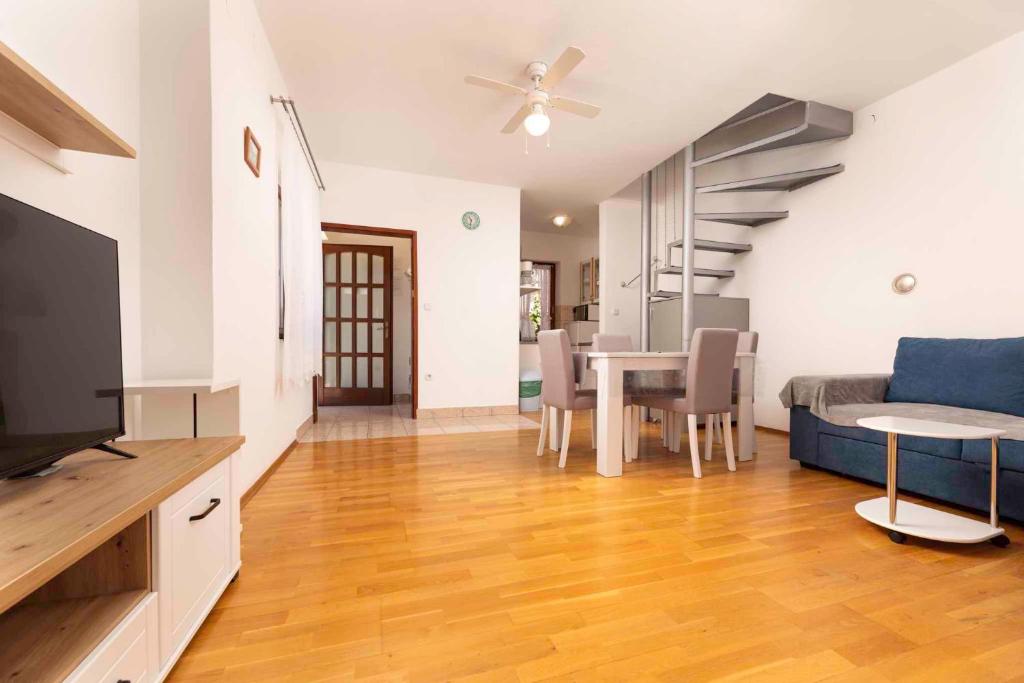 Posedenie v ubytovaní Apartment in Silo/Insel Krk 13497