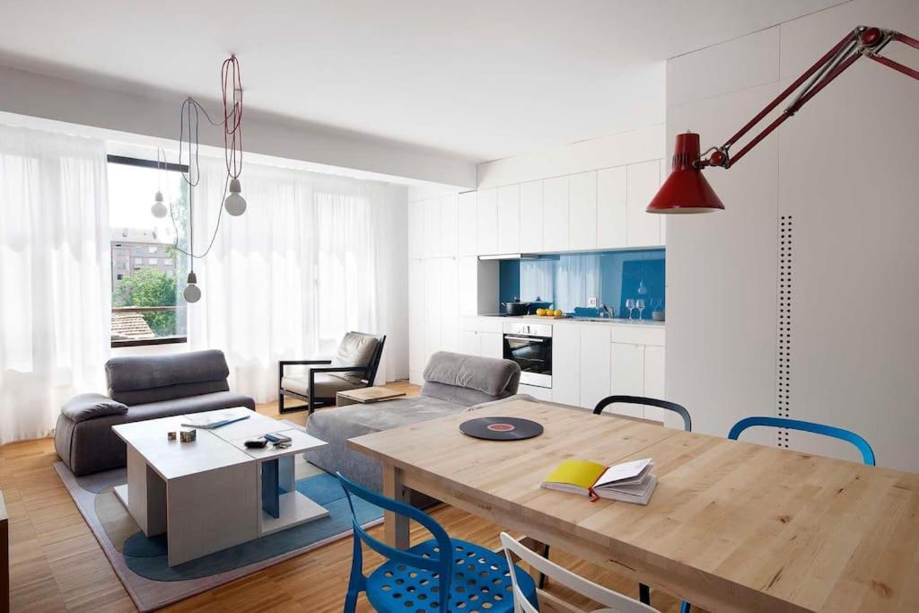 City Center 1BDR Suite with Terrace and Garage