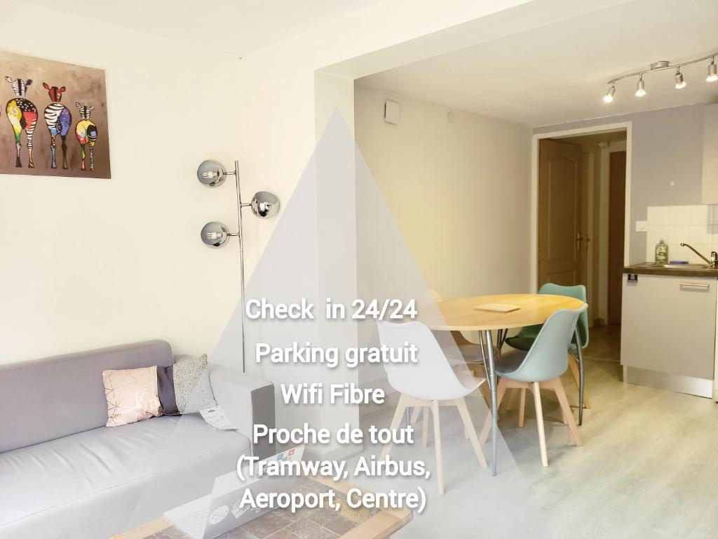 a living room with a couch and a table at T2 au coeur de Blagnac- proche de tout- check in 24-24, parking in Blagnac