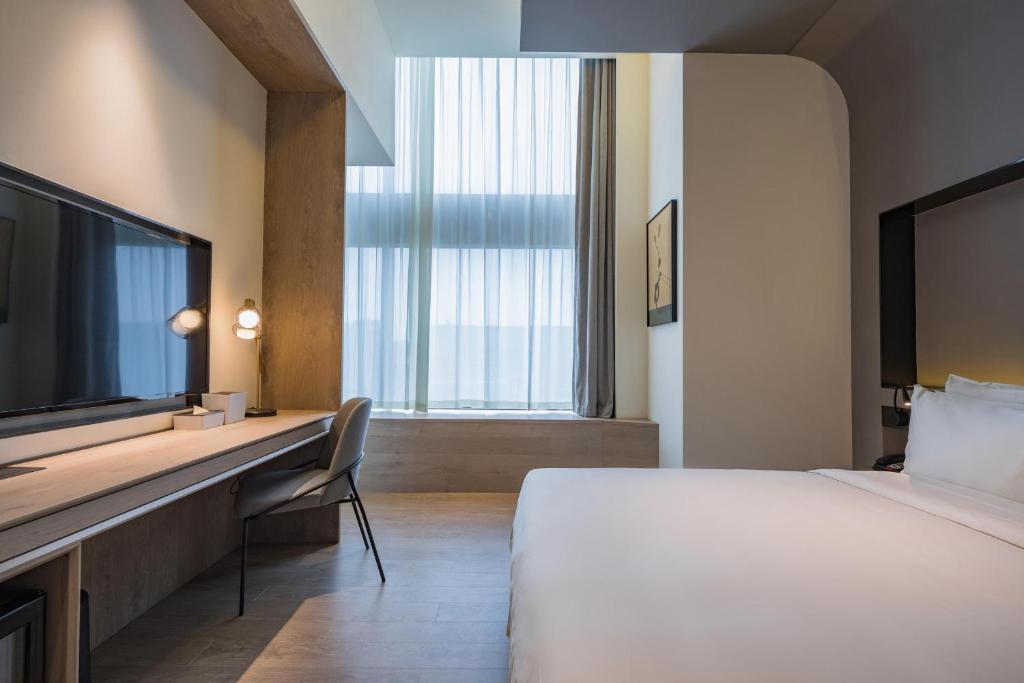 Postel nebo postele na pokoji v ubytování Atour S Hotel Shanghai Hongqiao Center Aegean