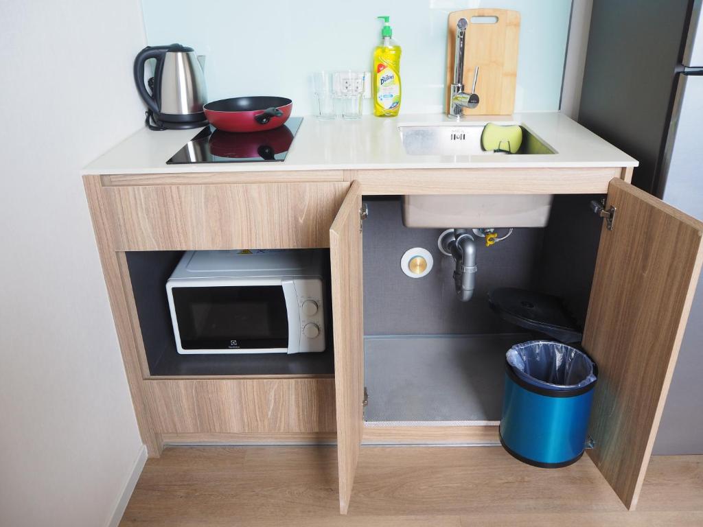 Kuchyň nebo kuchyňský kout v ubytování 2309 Siamese素坤逸87 Loft 空中酒吧 高层景观 BTS On Nut