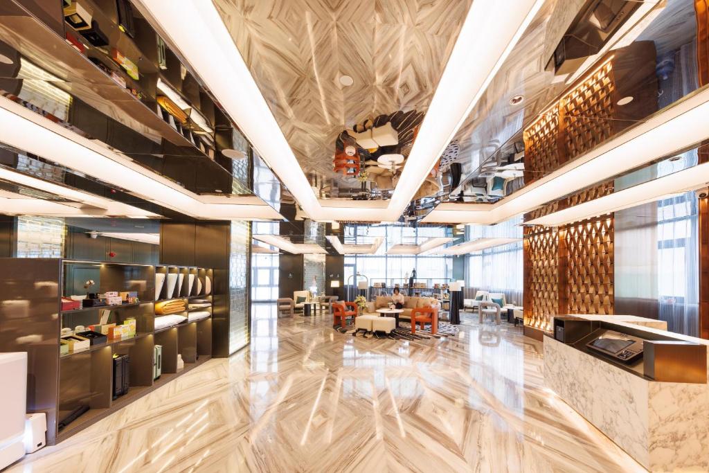 a lobby of a store with a large floor at Atour Hotel Shenzhen Huaqiangbei Commercial Center in Shenzhen