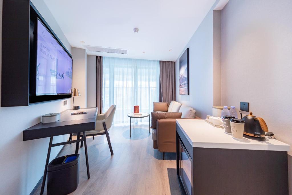 TV a/nebo společenská místnost v ubytování Atour Hotel Zhaoqing Qixingyan