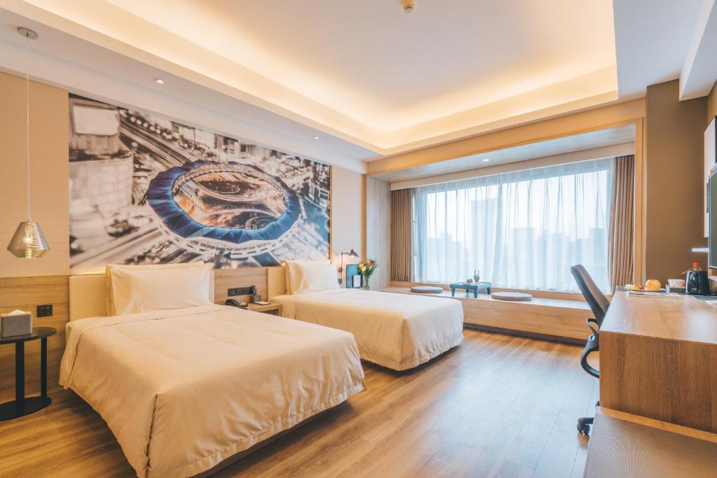 Postel nebo postele na pokoji v ubytování Atour Hotel Shanghai Wujiaochang Dabaishu
