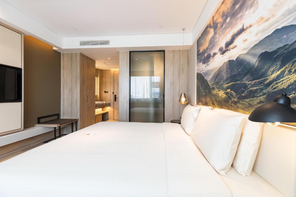 Postel nebo postele na pokoji v ubytování Atour Hotel Xiamen Jimei University