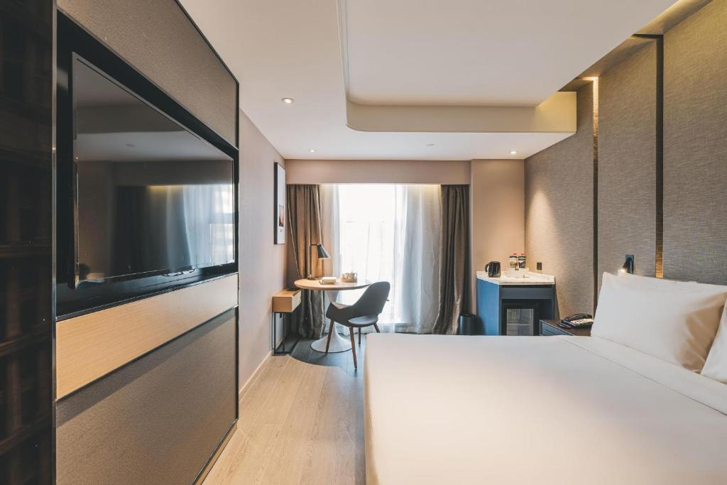 Postel nebo postele na pokoji v ubytování Atour S Hotel Shanghai Xujiahui Tianyaoqiao