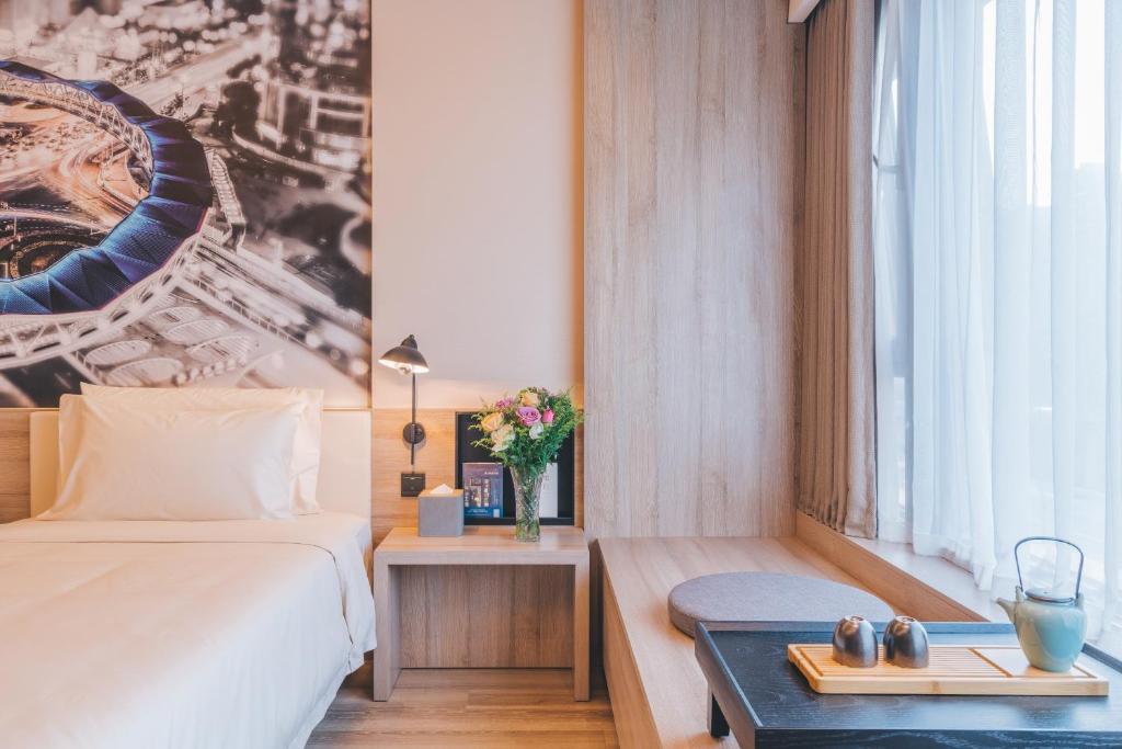 Postel nebo postele na pokoji v ubytování Atour Hotel Shanghai Wujiaochang Dabaishu