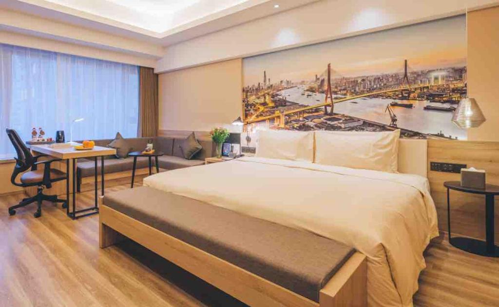 Postel nebo postele na pokoji v ubytování Atour Hotel Shanghai Wujiaochang Dabaishu