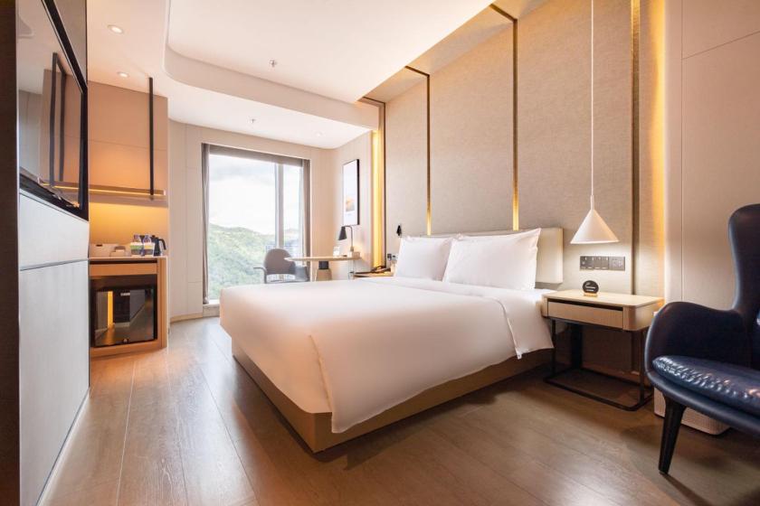 Postel nebo postele na pokoji v ubytování Atour S Hotel Zhuhai Gongbei Port NetEase Selected