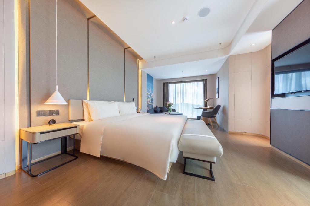 Postel nebo postele na pokoji v ubytování Atour S Hotel Zhuhai Gongbei Port NetEase Selected