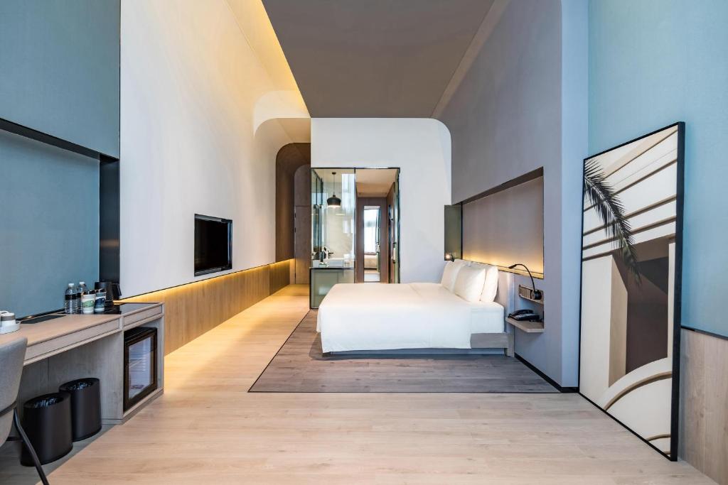 Postel nebo postele na pokoji v ubytování Atour S Hotel Shanghai Hongqiao Center Aegean