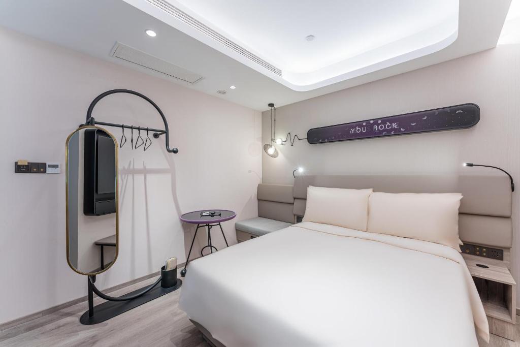 Postel nebo postele na pokoji v ubytování Atour Light Hotel Shanghai Xujiahui Jiaotong University