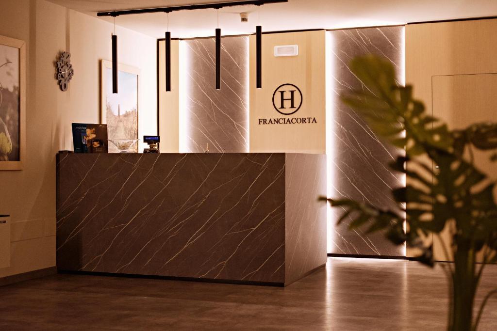 Ο χώρος του λόμπι ή της ρεσεψιόν στο Hotel Franciacorta