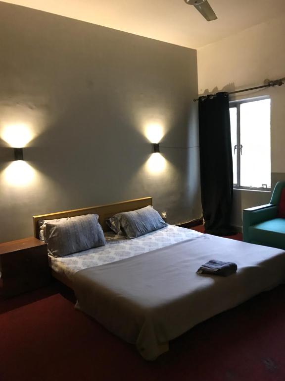 Postel nebo postele na pokoji v ubytování Durrani House