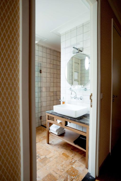 Koupelna v ubytování Grand Hotel Karel V