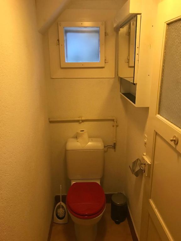Kúpeľňa v ubytovaní Simple Flat 64m2 Center private Parking SMALL BATHROOM