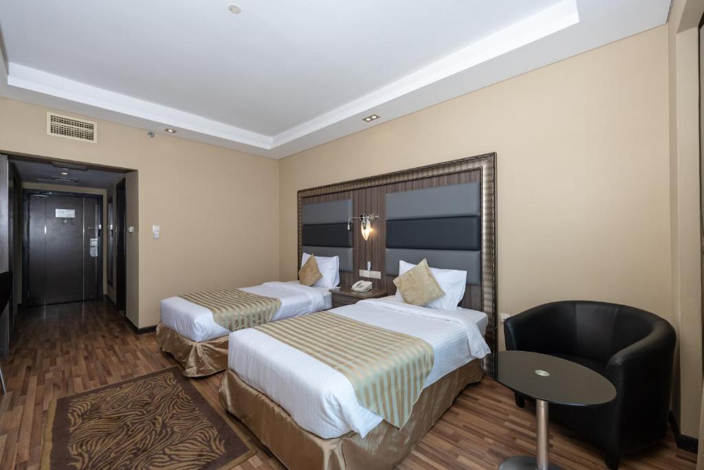 Postel nebo postele na pokoji v ubytování Pearl Swiss Hotel