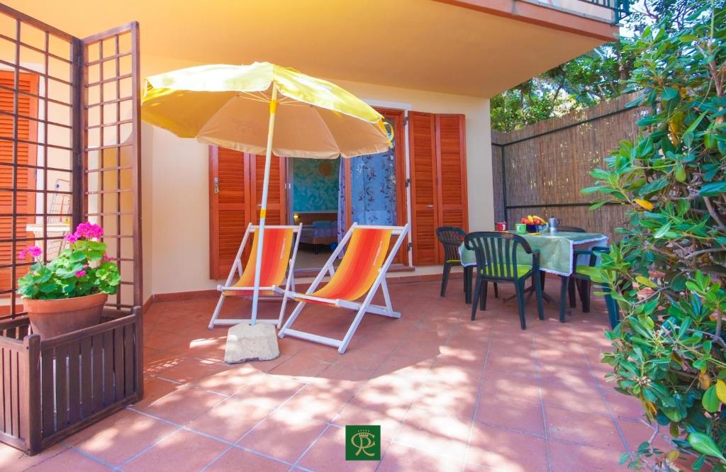 A patio or other outdoor area at Residence Baia di Norsi
