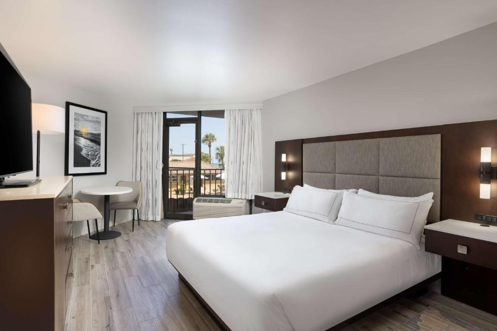 Postel nebo postele na pokoji v ubytování Hilton Galveston Island Resort