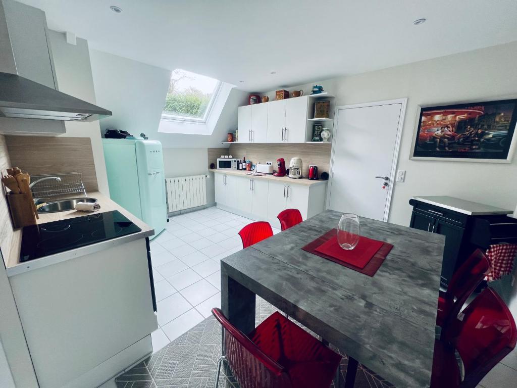 Kuchyňa alebo kuchynka v ubytovaní Le Manamour, style Appart Hôtel à 10 min de Nevers