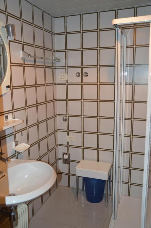 Koupelna v ubytování Appartamenti Vacanze Casa -Residence Albare - check in Vacanze Casa - Marilleva 900