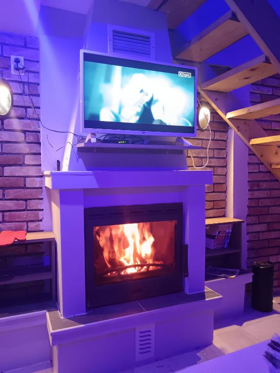 TV a/nebo společenská místnost v ubytování D&M Apartman Dojkinci