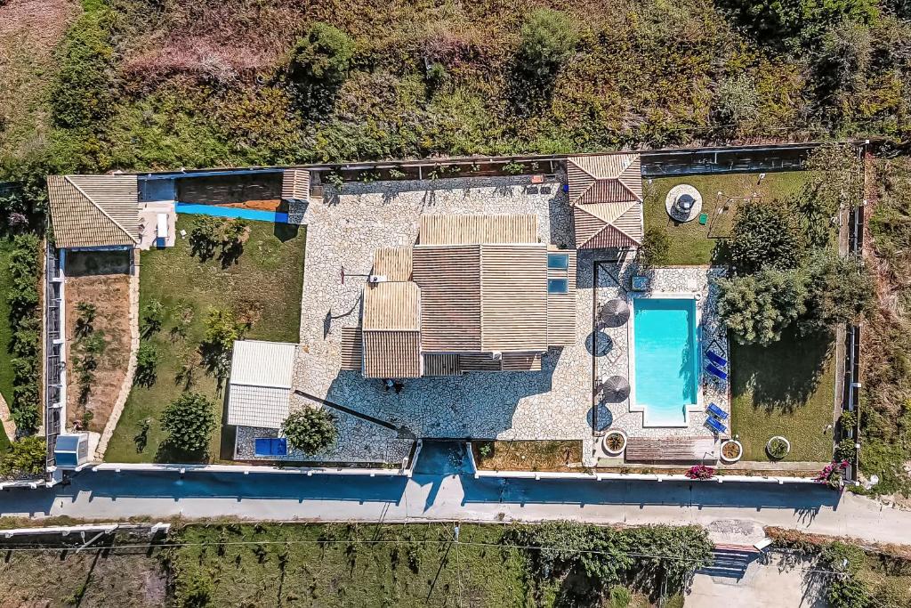 Bazén v ubytování Skidi Beach house nebo v jeho okolí