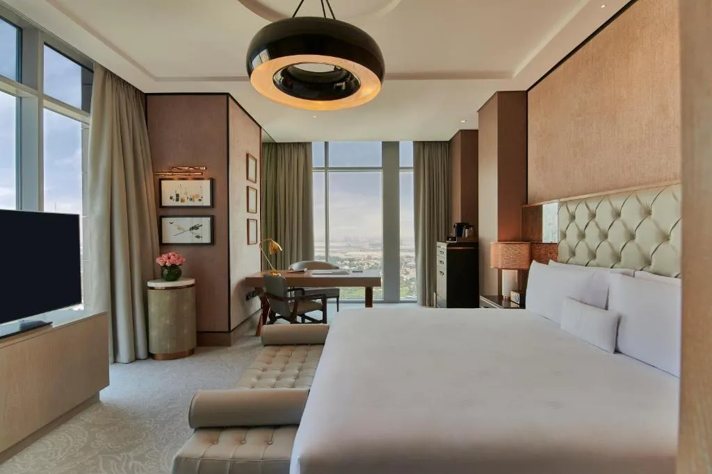 Deluxe King Room with DIFC Skyline View