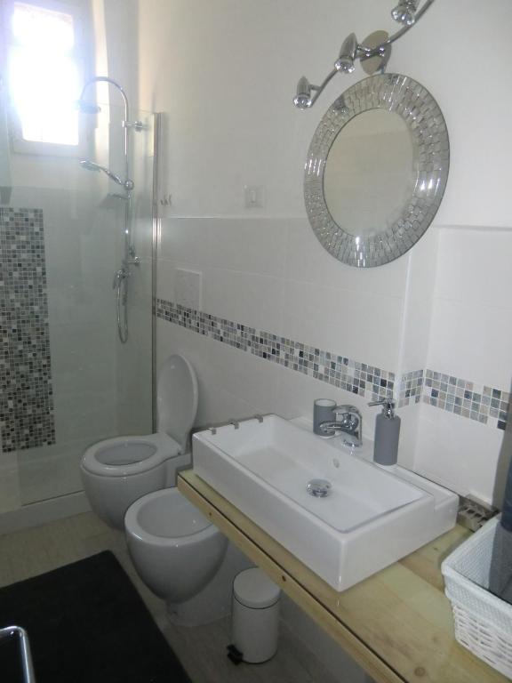 A bathroom at Appartamento Clementini