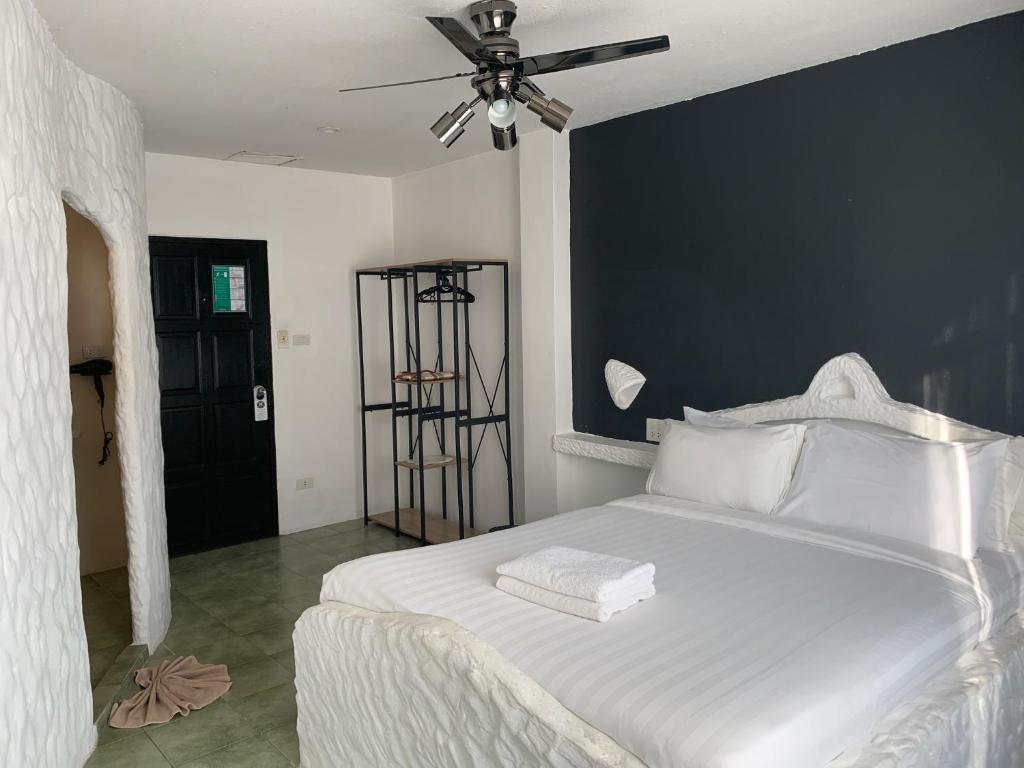 Big Boys' Bed & Burger - Patong Beach - Resim 23