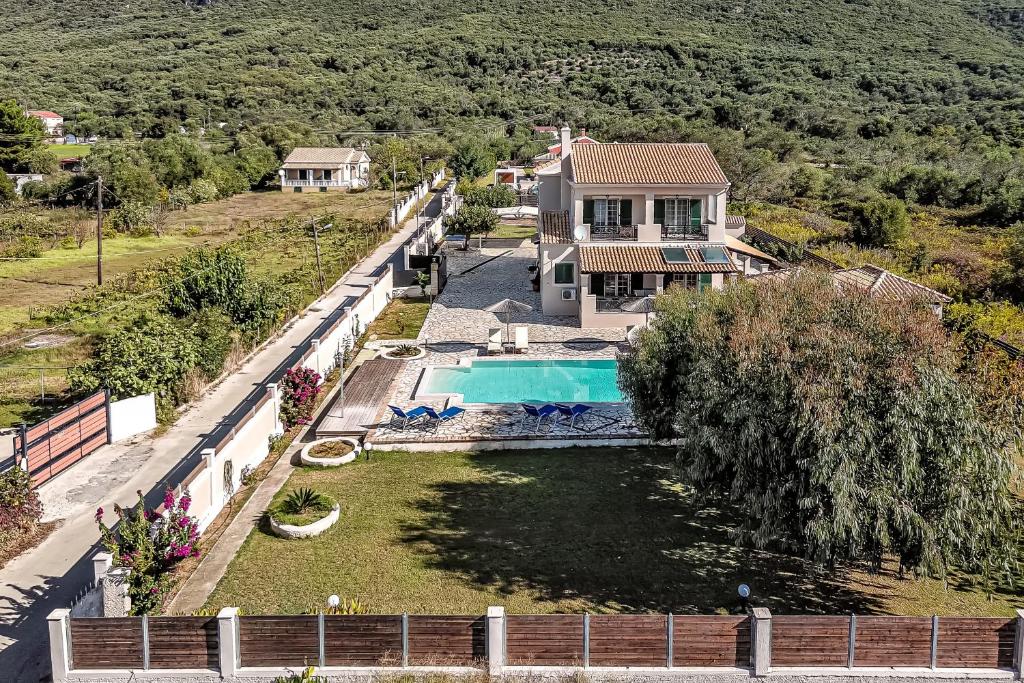 Bazén v ubytování Skidi Beach house nebo v jeho okolí