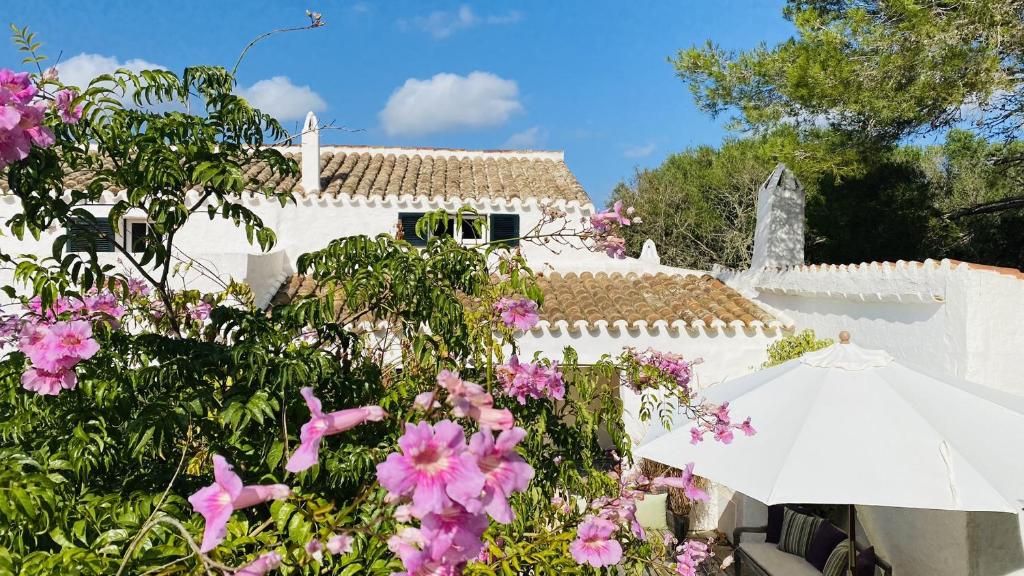 A garden outside Holiday Home Casa MADORIA
