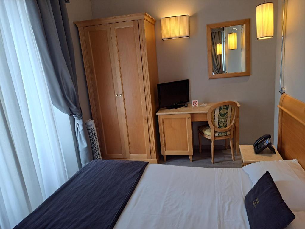 Postel nebo postele na pokoji v ubytování Hotel dei Quiriti