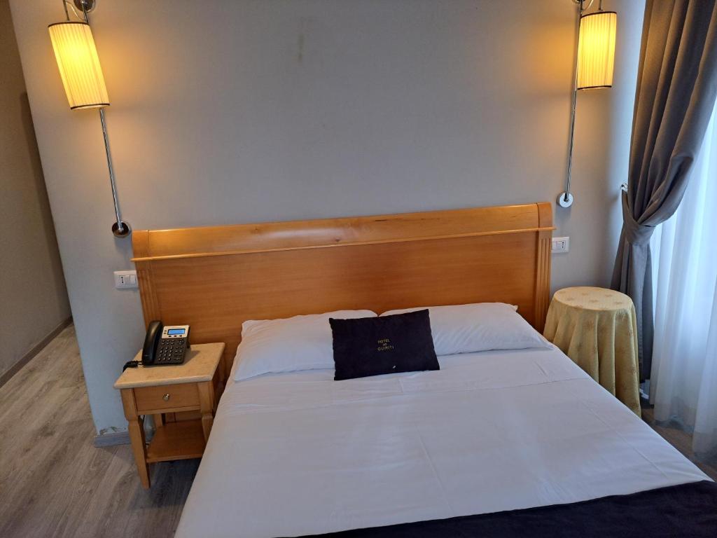 Postel nebo postele na pokoji v ubytování Hotel dei Quiriti