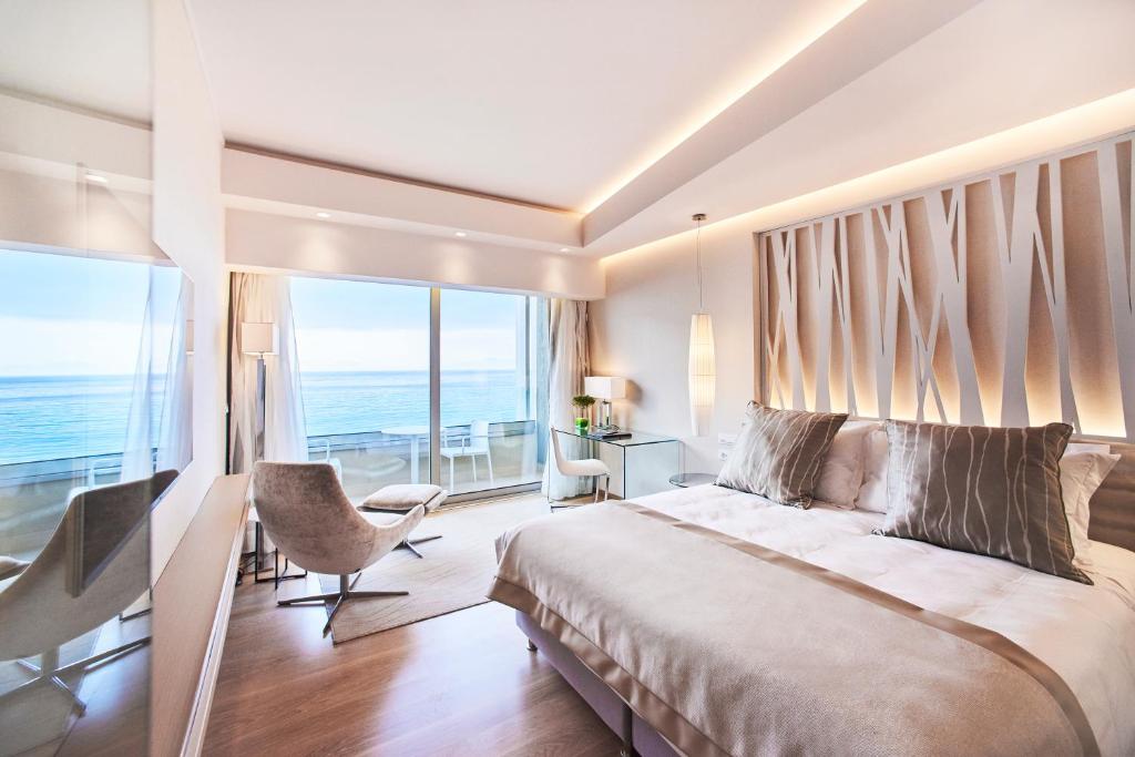 Postel nebo postele na pokoji v ubytování Rodos Palace Hotel