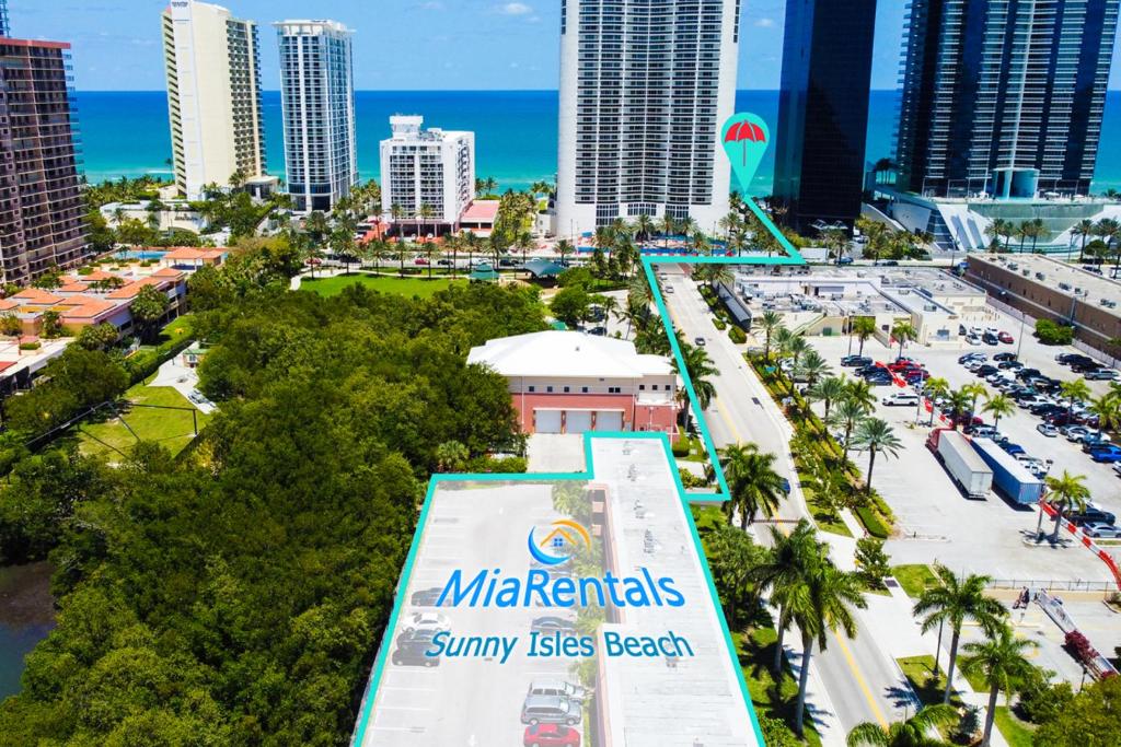 マイアミビーチにあるSunny Isles Apartments by MiaRentalsのミツヴァ・リゾート・スパの空からの眺め