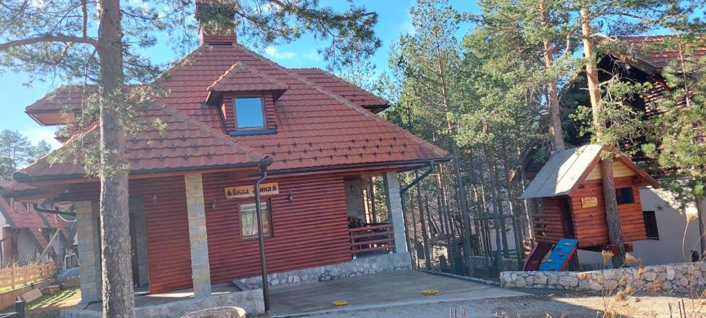 Zgrada u kojoj se nalazi vila