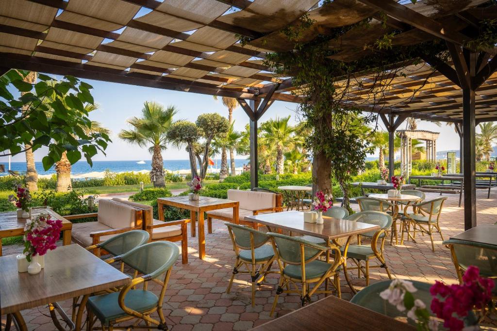 Restaurace v ubytování L'Oceanica Beach Resort